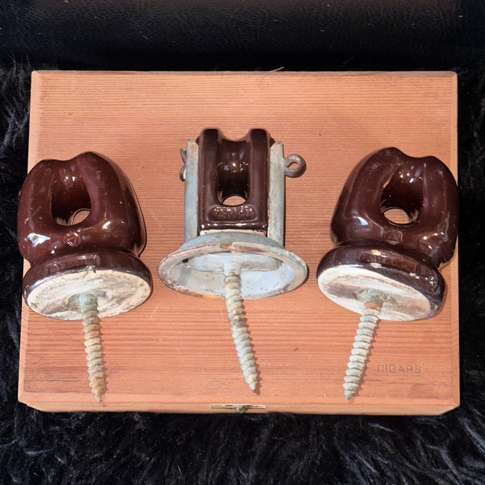 BUNDLE OF 3 VTG CERAMIC WIRE INSULATORS LAG BOLT POLE TELEPHONE POLE  INSULATORS - Picture 5 of 10